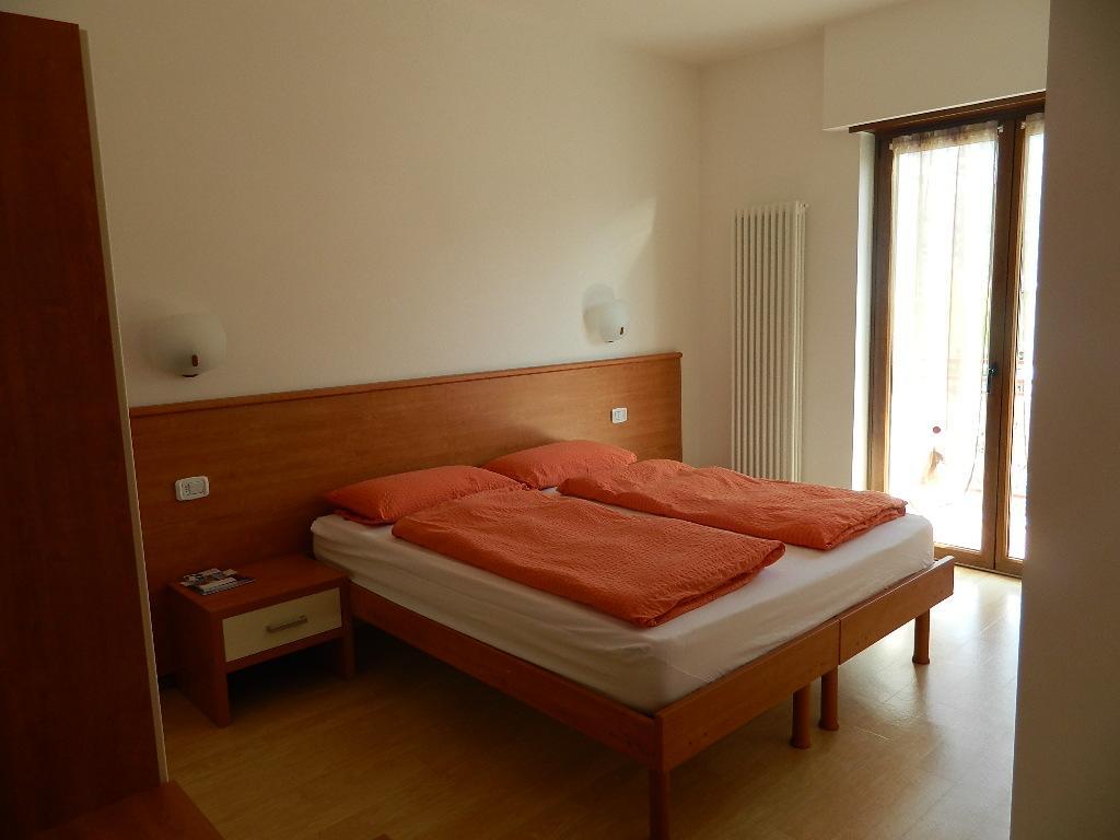 Doppel-/Zweibettzimmer mit Balkon