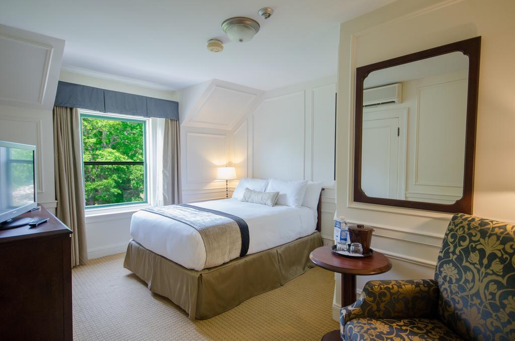 Queen Room - Non-Smoking