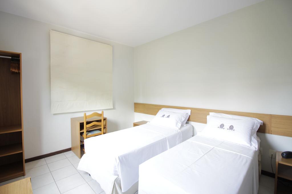 Quarto Econômico com 2 Camas de Solteiro
