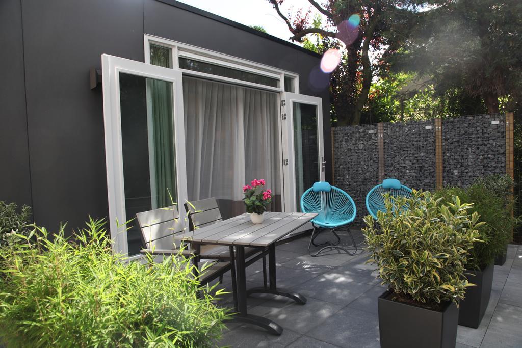 Tweepersoonskamer met 2 Aparte Bedden en een Terras