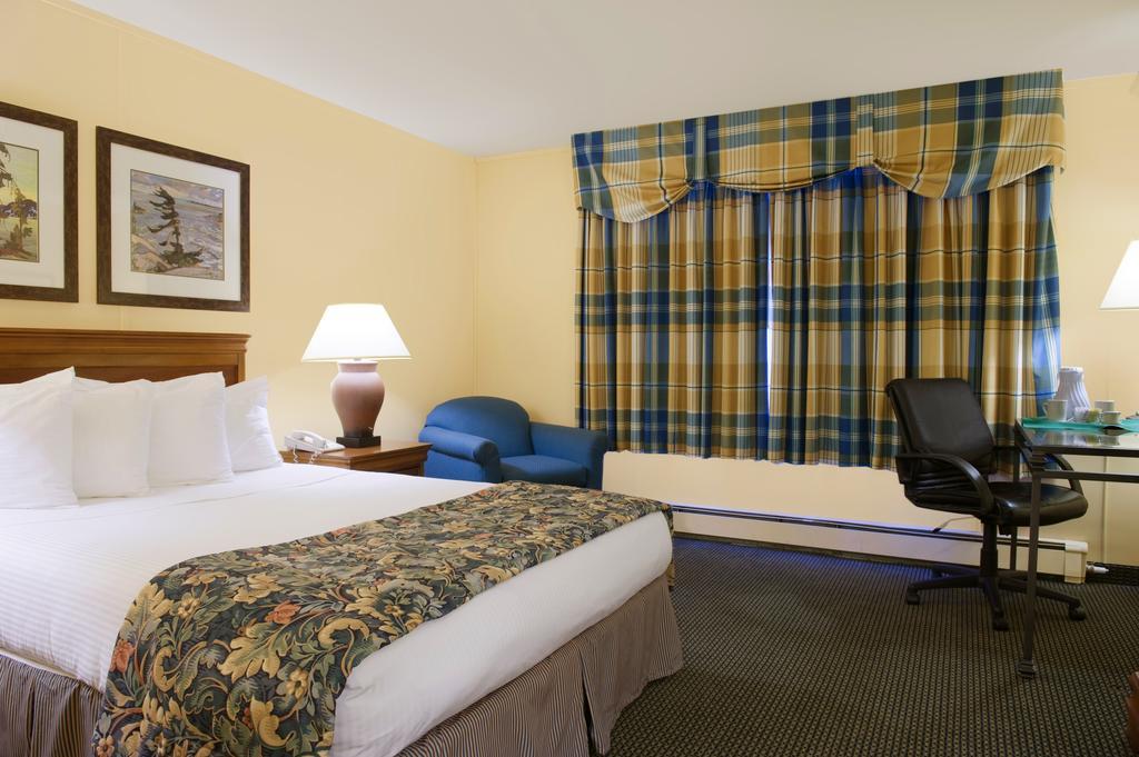 Queen Room