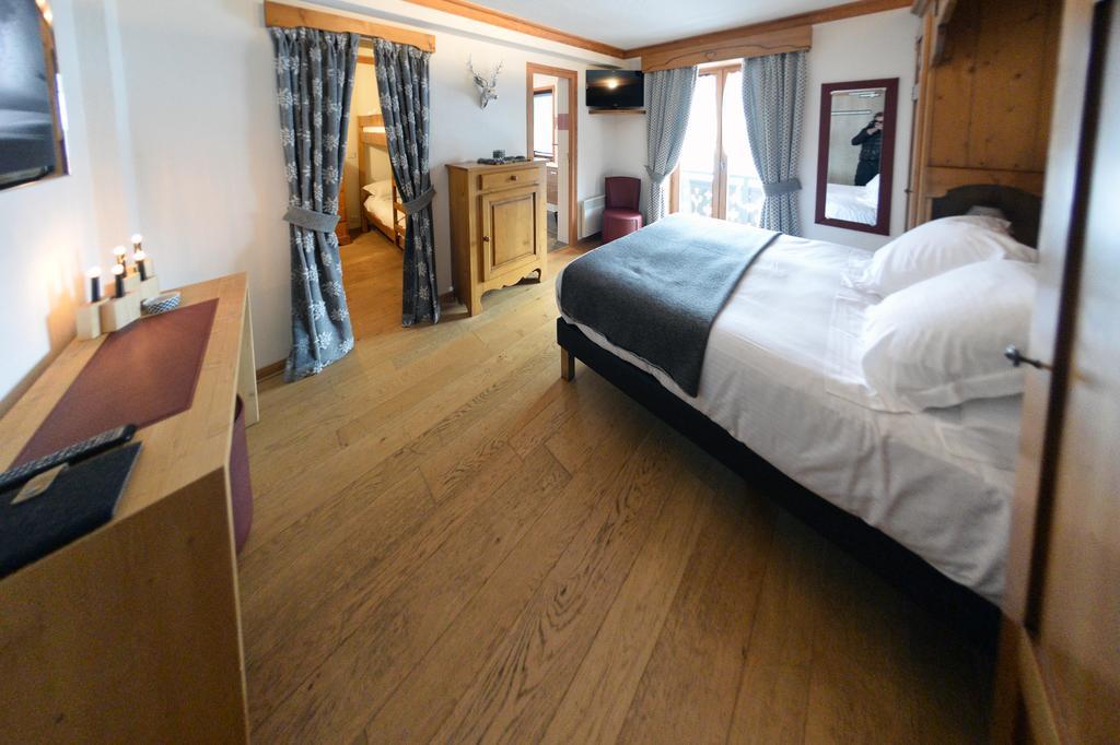 Quadruple Room (2 Adults + 2 Children)