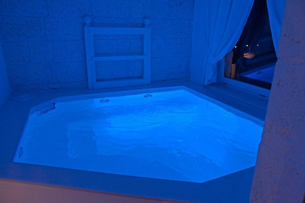 Deluxe Double Room with Balcony and Sea View