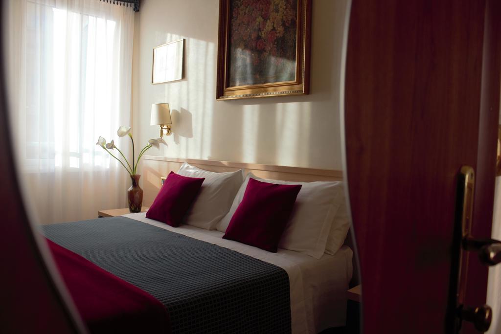 Double Room,379143550:JPEG