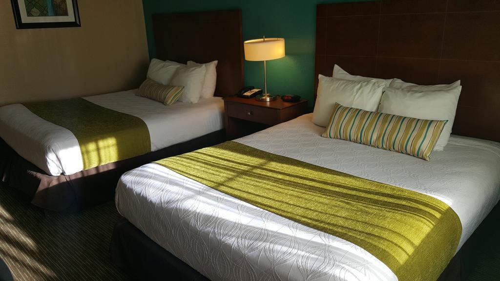 Queen Room with Two Queen Beds - Non-Smoking