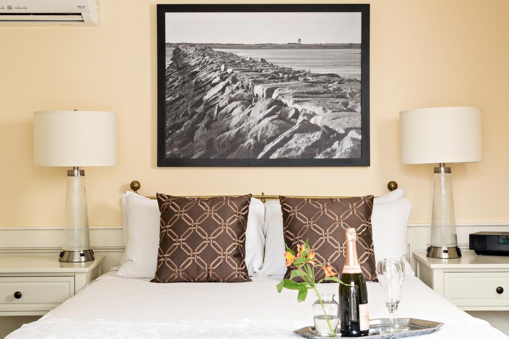 Classic Queen Room