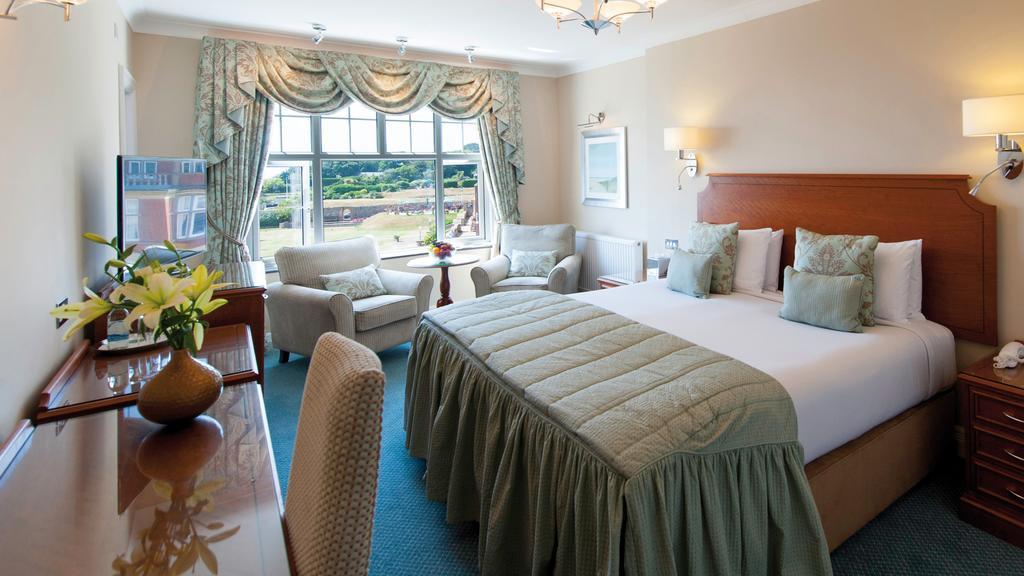 Double or Twin Room with Side Sea View