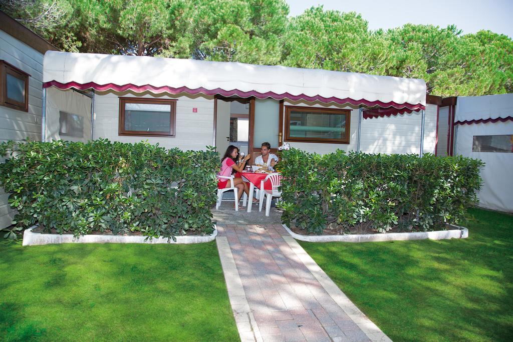 Mobile Home (4 Adults)