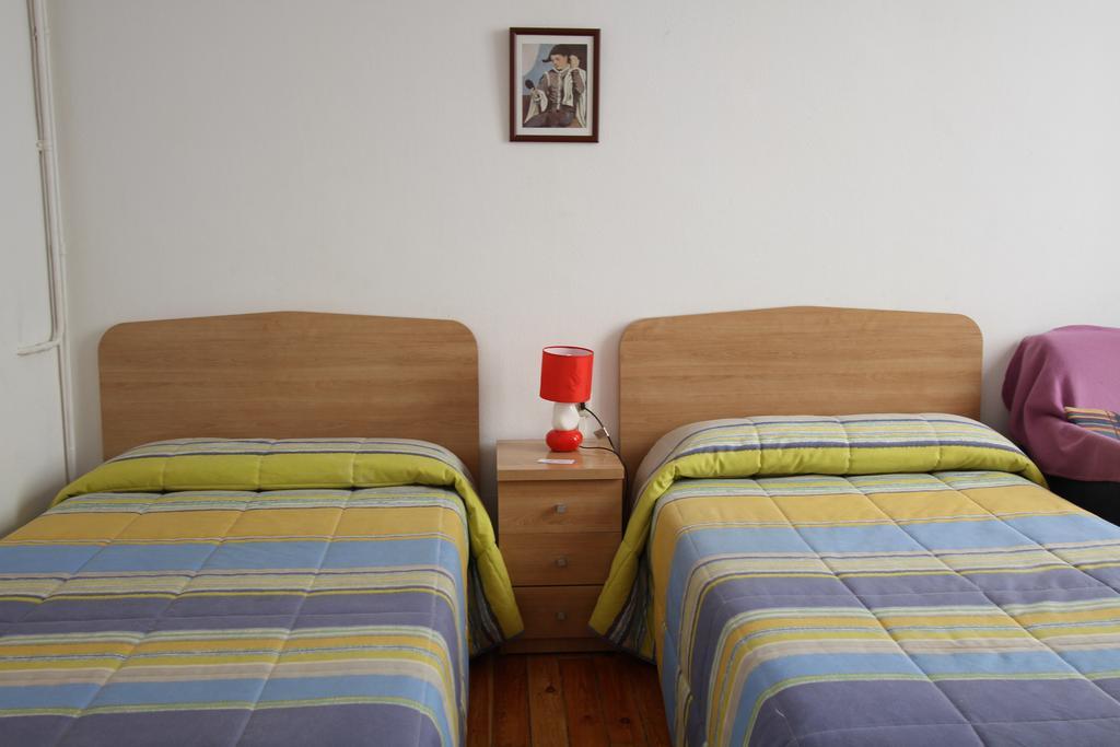 Tweepersoonskamer - aparte bedden / met wastafel