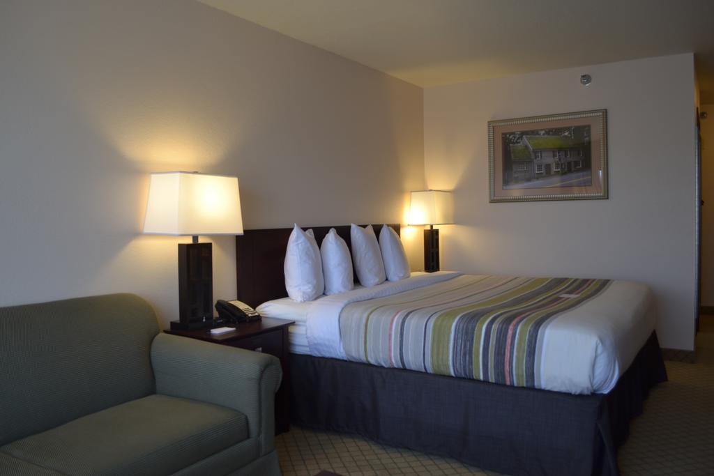 King Room with Sofa Bed - Non-Smoking