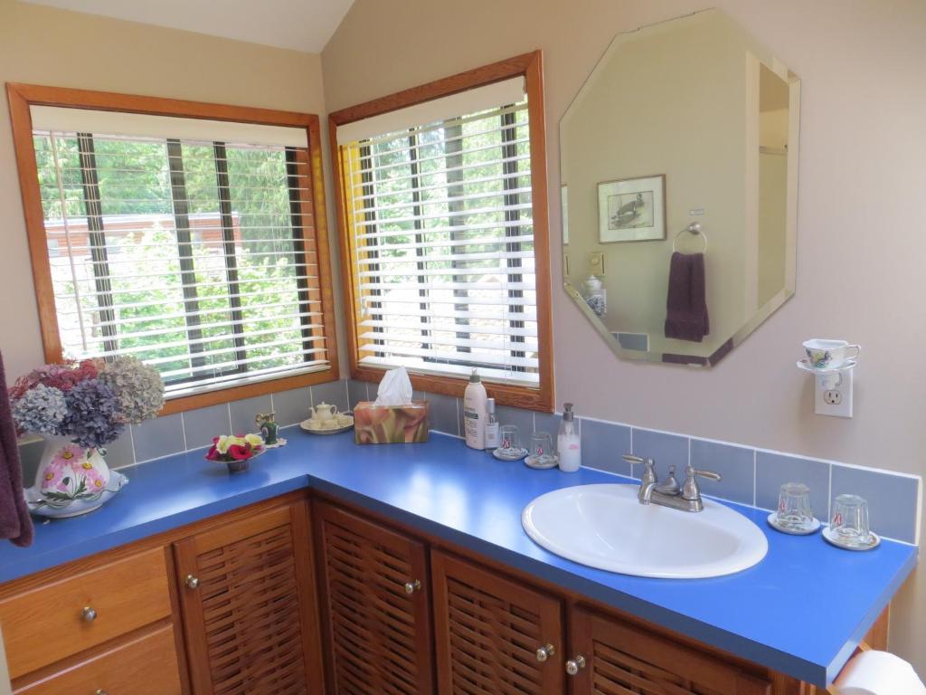 Queen Room with Shared Bathroom