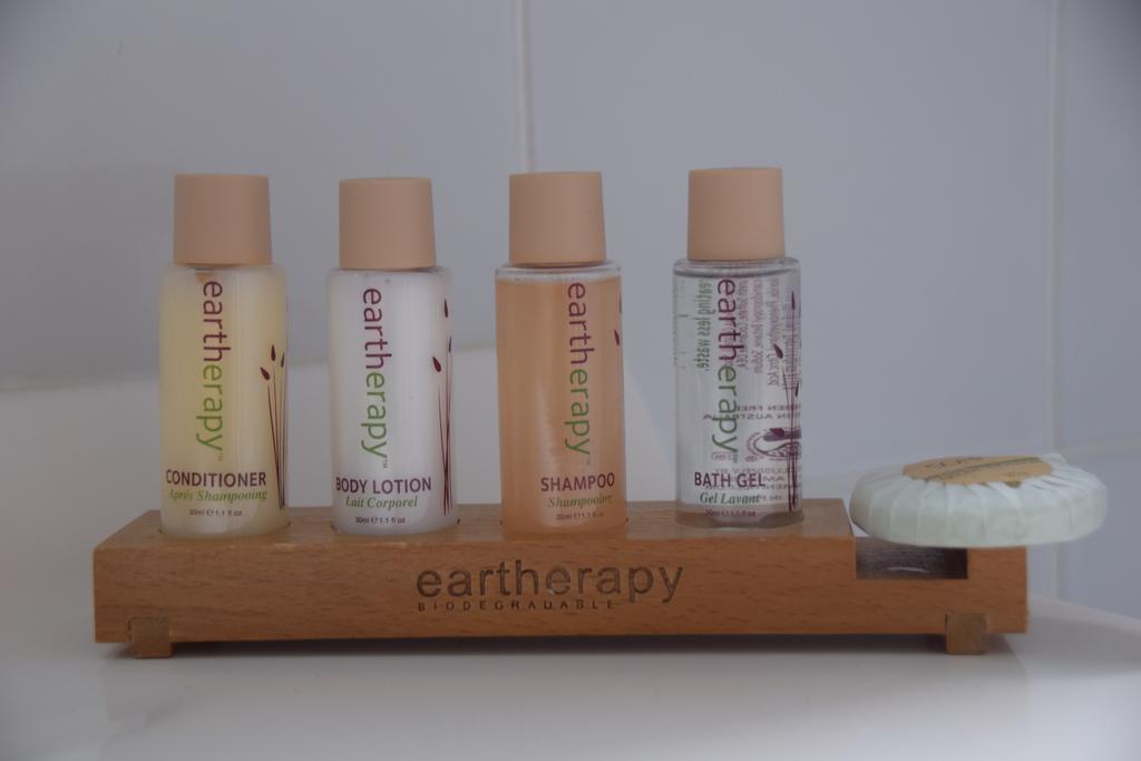 Queen Room Spa Bath Bedsitter