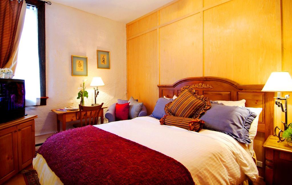 Standard Queen Room