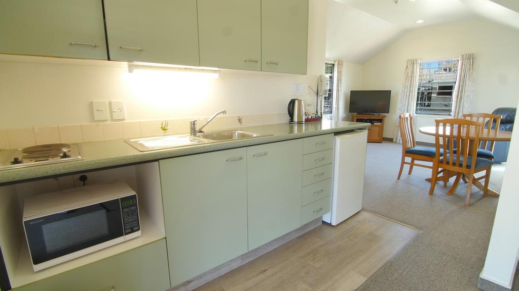 One-Bedroom Apartment,382534972:JPEG