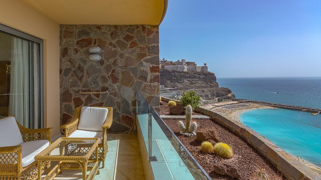 Twin Room with Sea View and Extra Bed (3 Adults)