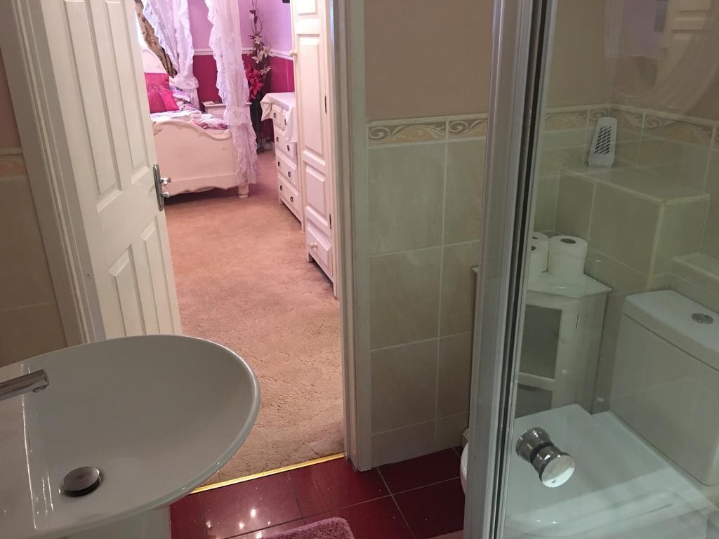 Single Room Toilet,709103491:JPEG