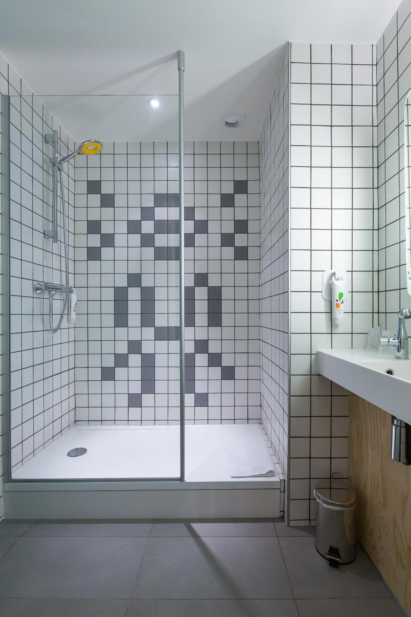 4 Adjacent Rooms