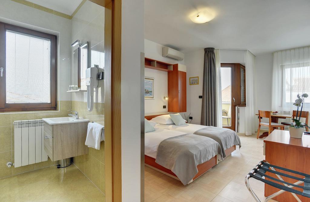 Studio with Balcony,388892384:JPEG