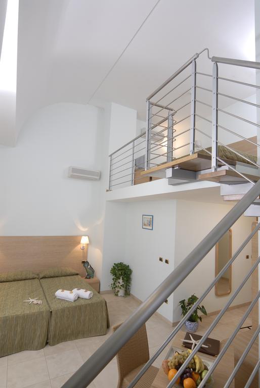Deluxe Double Room with Balcony and Sea View