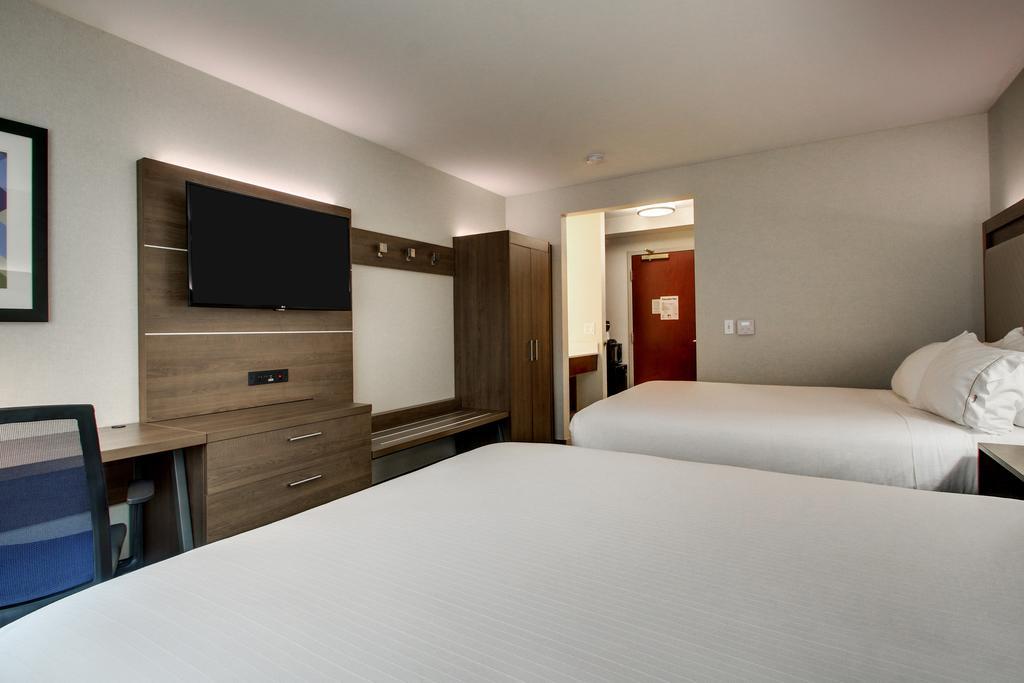 Standard Queen Room with Two Queen Beds
