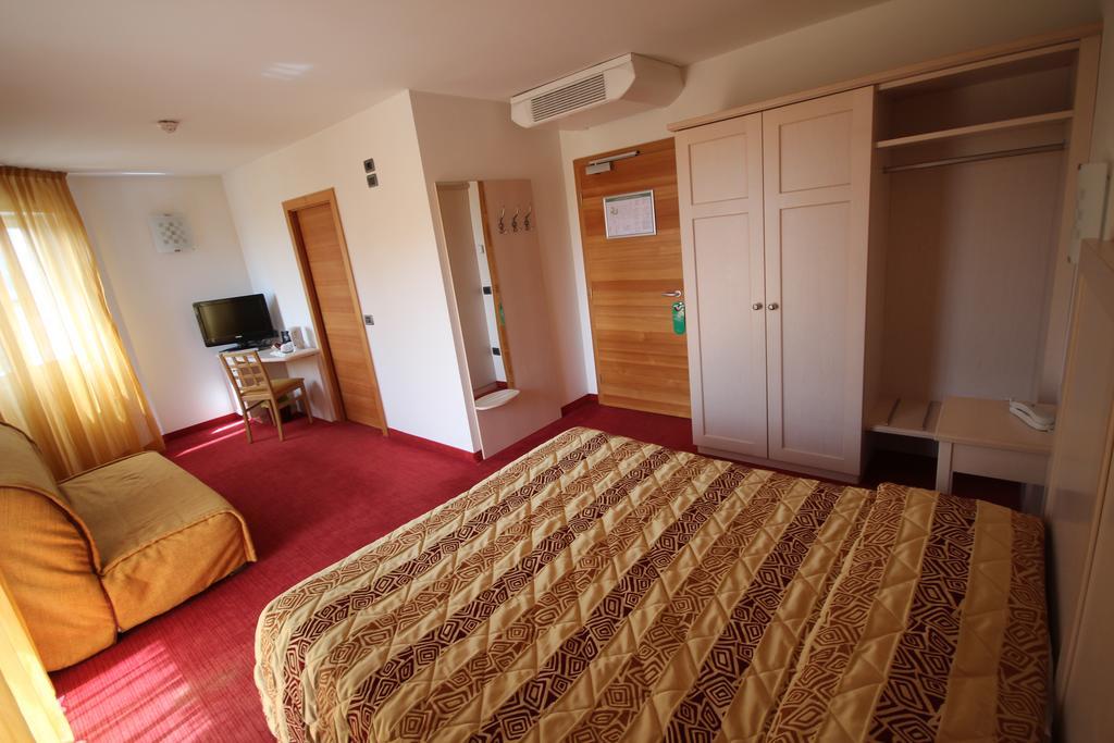 Deluxe Dreibettzimmer