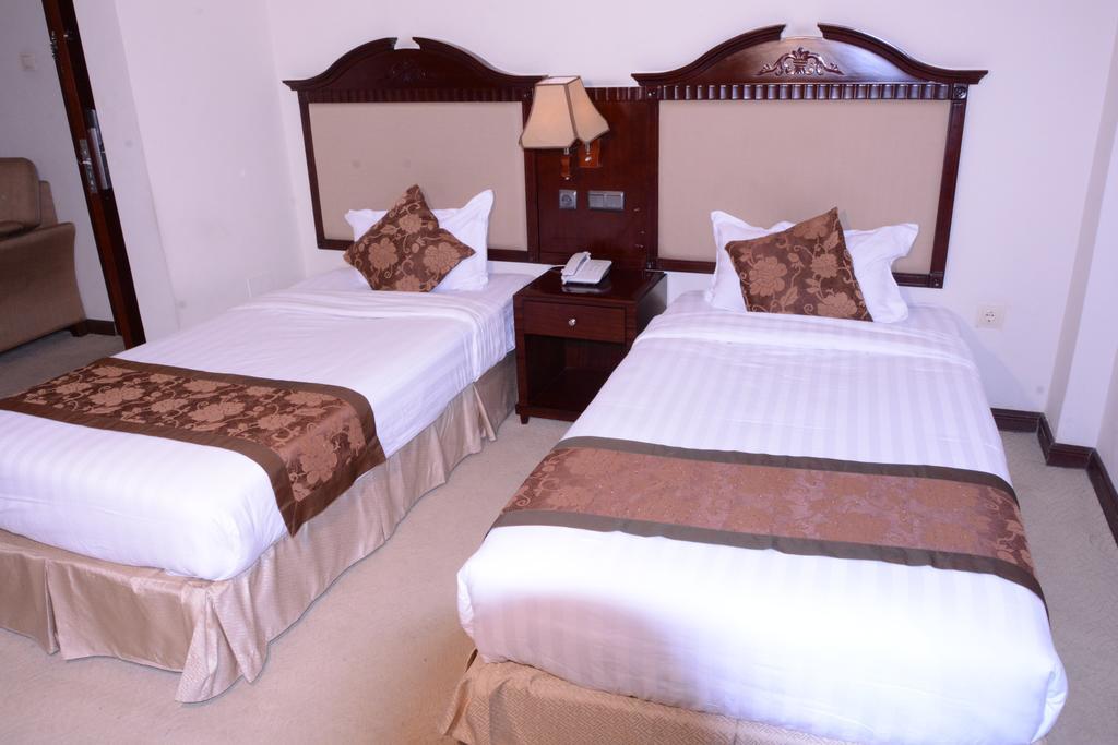 Twin Room,1543029382:JPEG