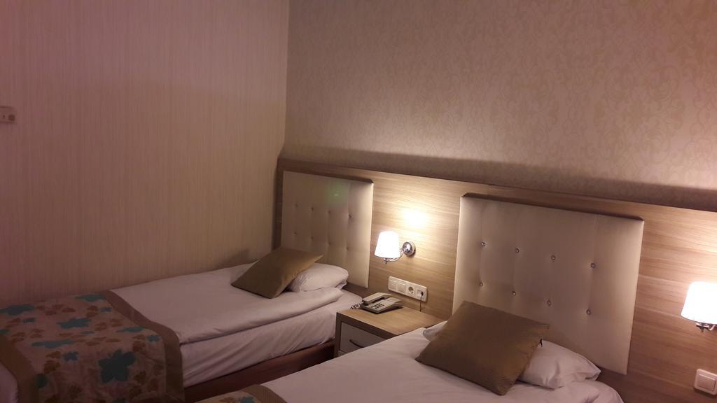 Single Room,698397126:JPEG