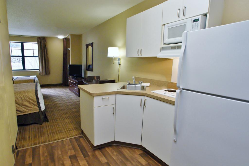 2 Full Beds | Non-Smoking, Kitchen