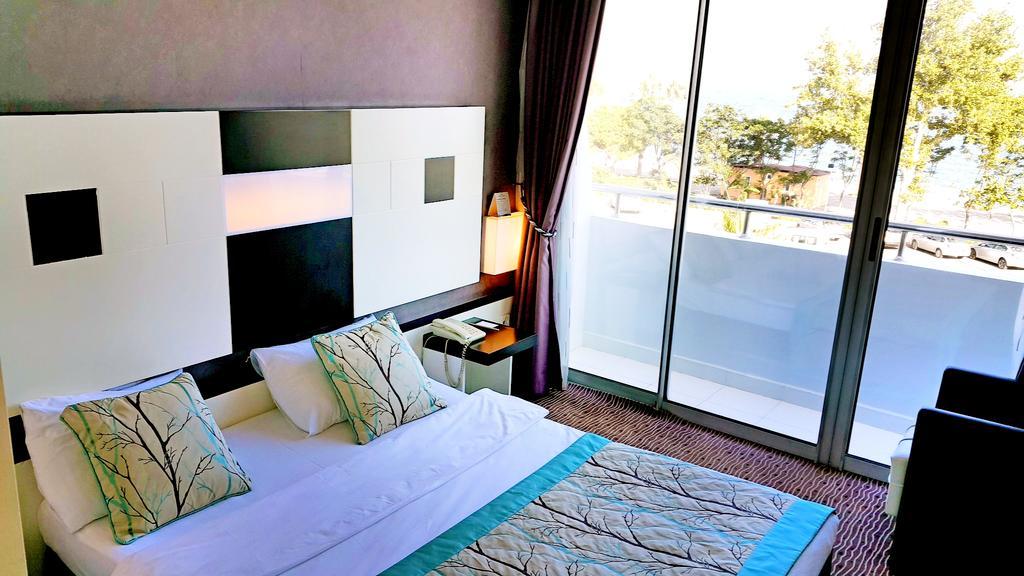 Standard Double or Twin Room Side Sea View