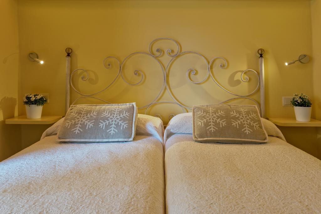 Standard Twin Room with Balcony