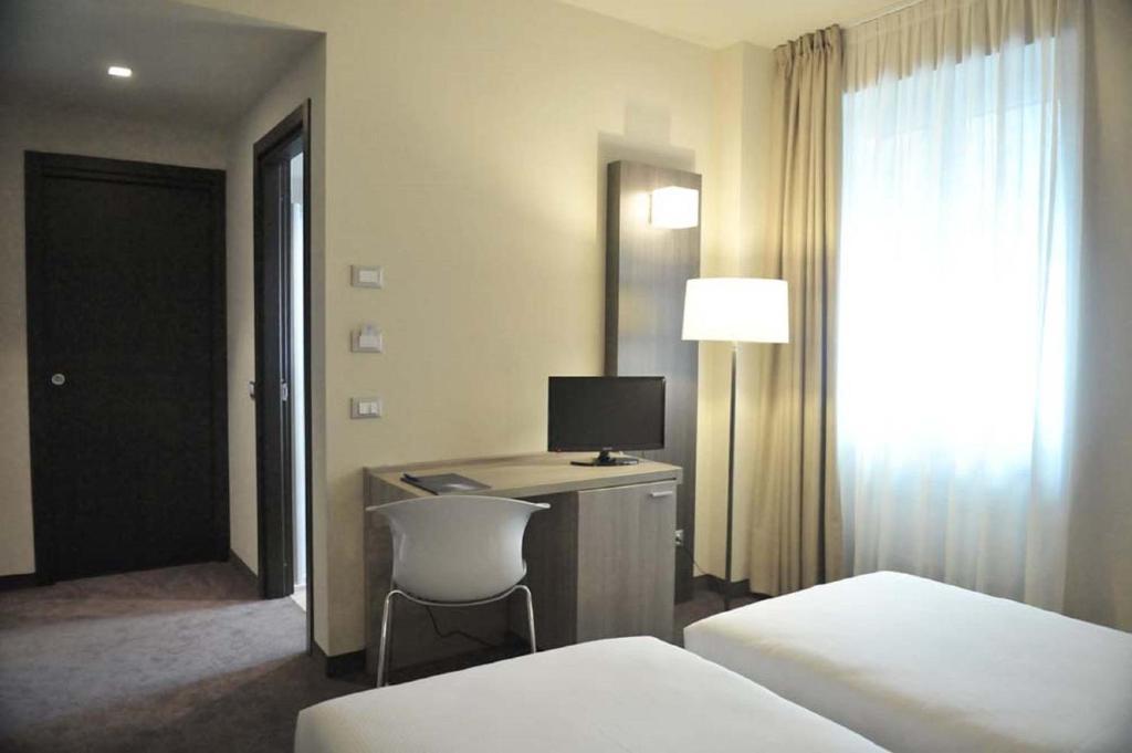 Triple Room with Lake View