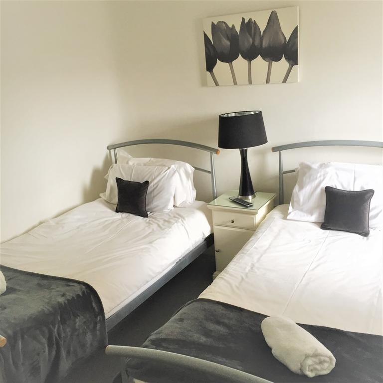 Twin Room with Shared Bathroom,765991951:JPEG