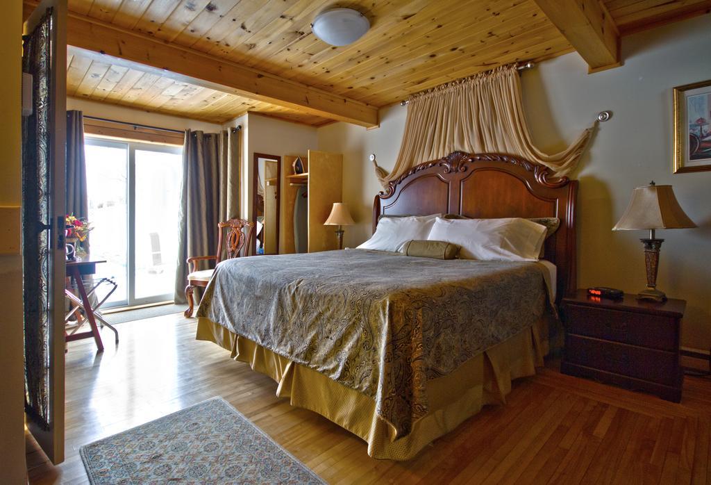 Junior Suite with Pool View
