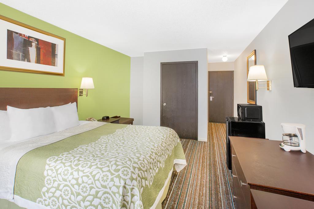 Queen Room - Disability Access/Non-Smoking