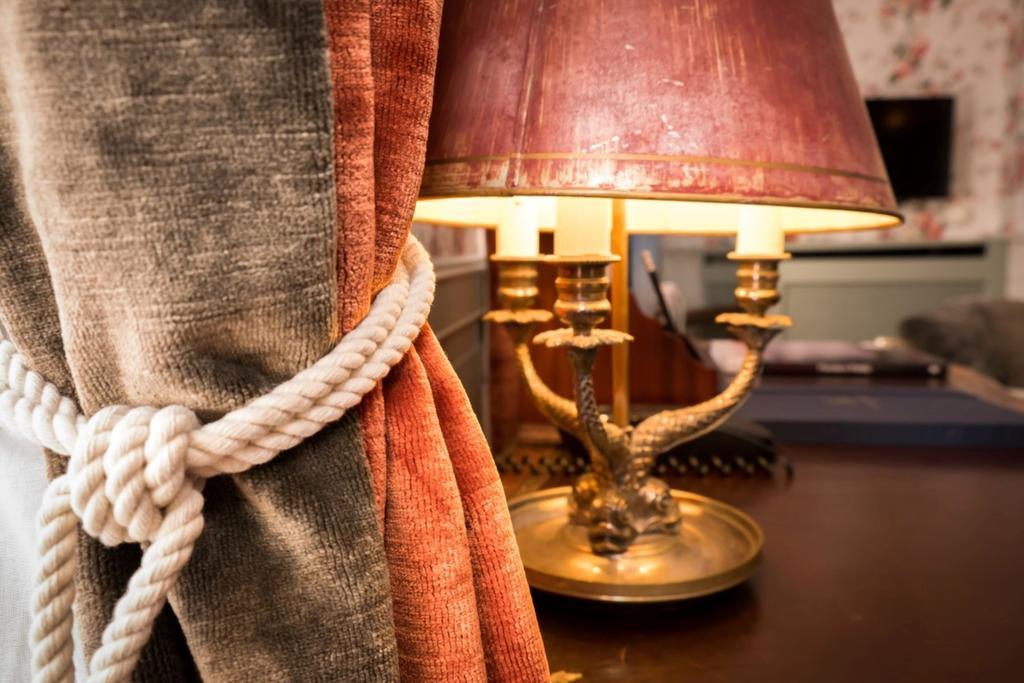 Zimmer mit Kanalblick