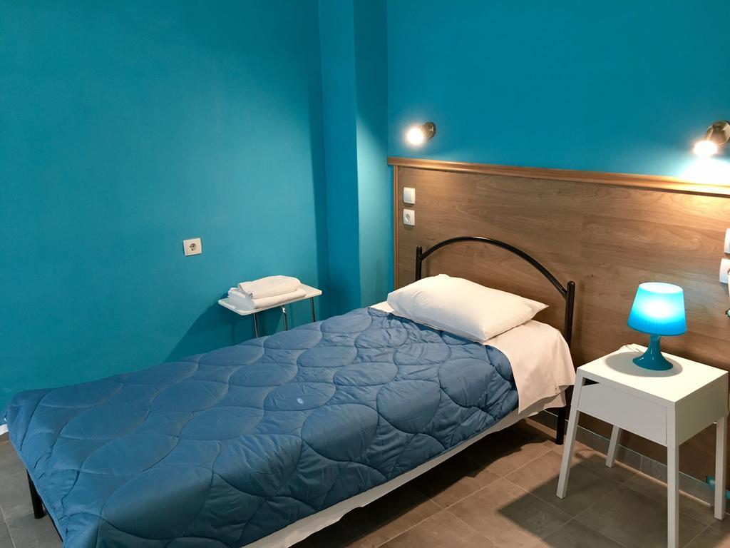 Single Room with Shared Bathroom,398048910:JPEG