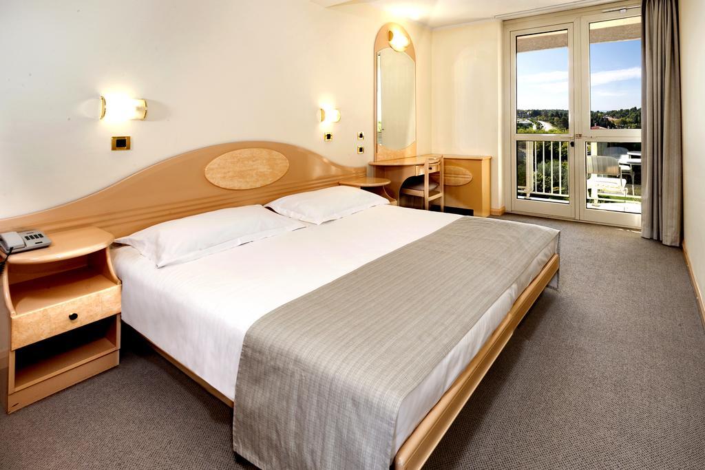 Classic Room with Balcony - Sea Side,1128481188:JPEG