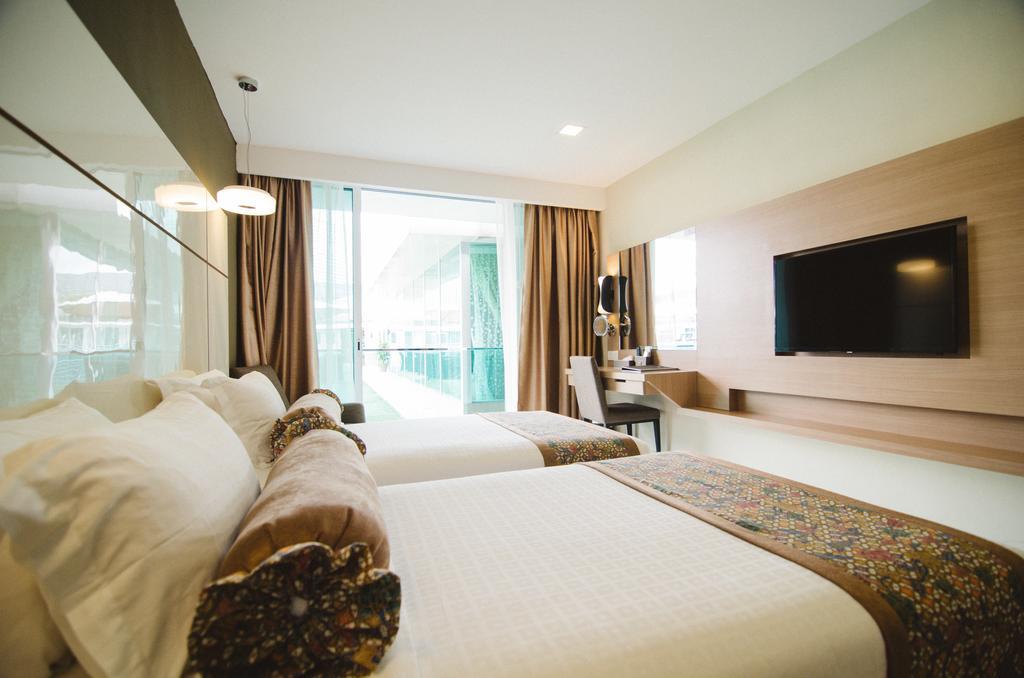 Deluxe Twin Room with Pool View