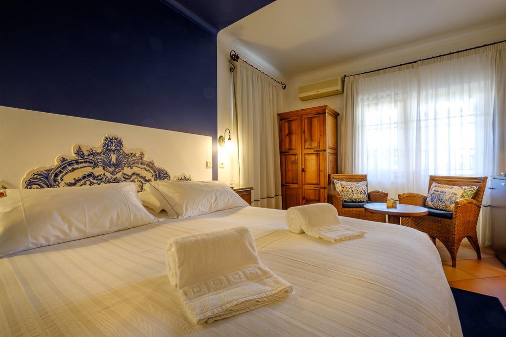 Chambre Double/Lits Jumeaux - Vue sur Piscine ou Jardin - Maison Principale
