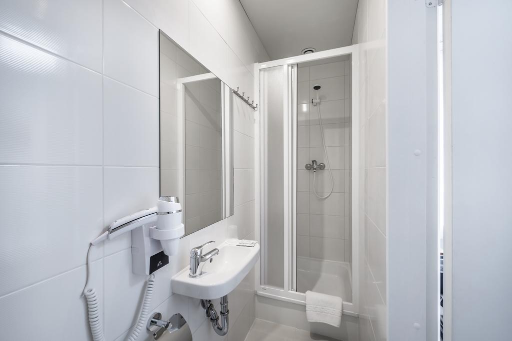 Small Single Room,1687452415:JPEG