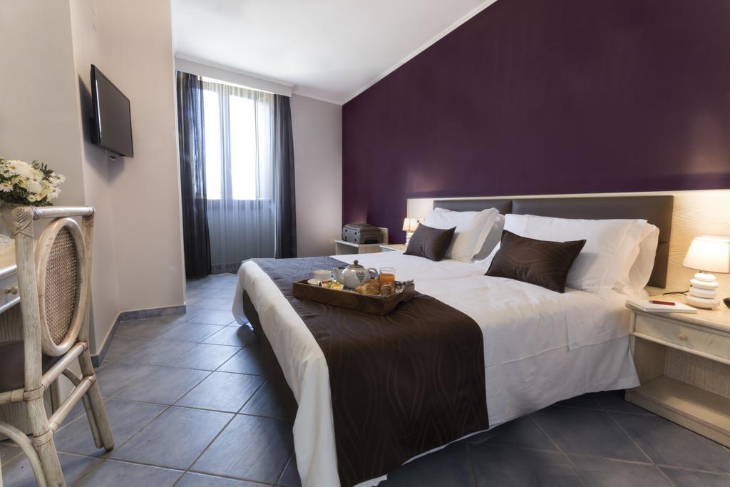 Double or Twin Room with Partial Sea View