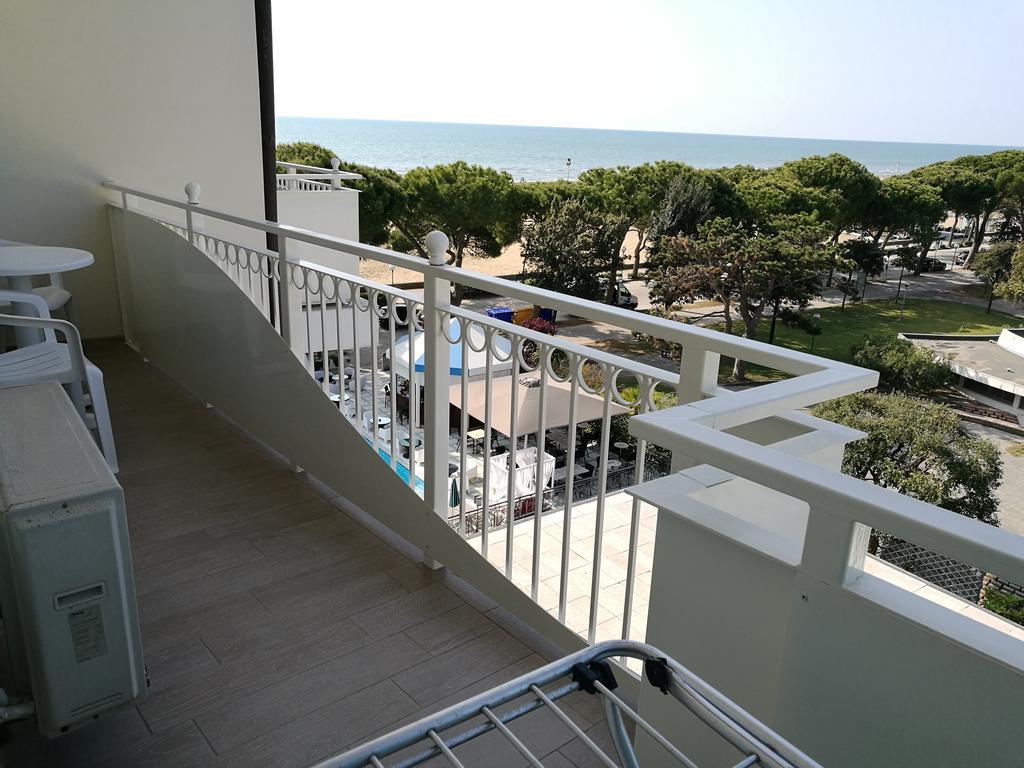 Economy Double or Twin Room with Terrace and Sea View