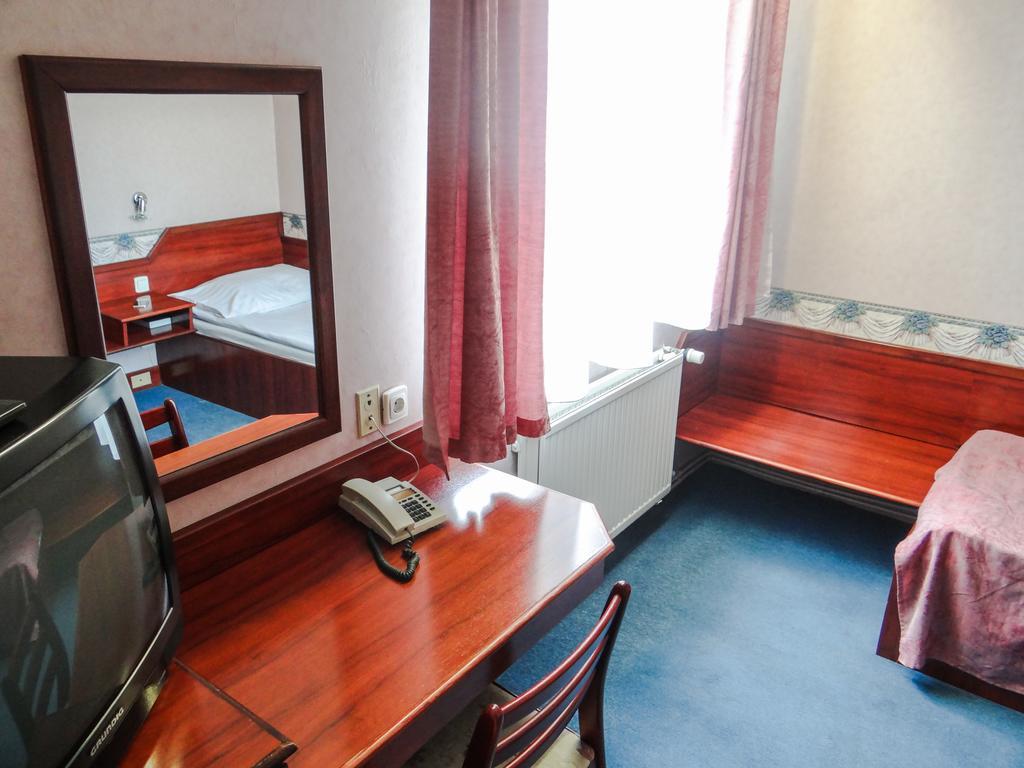 Standard Single Room,413369940:JPEG