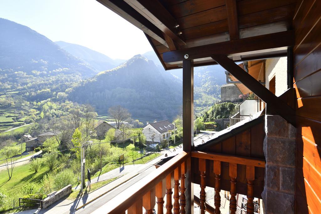 Deluxe Queen Room with Balcony