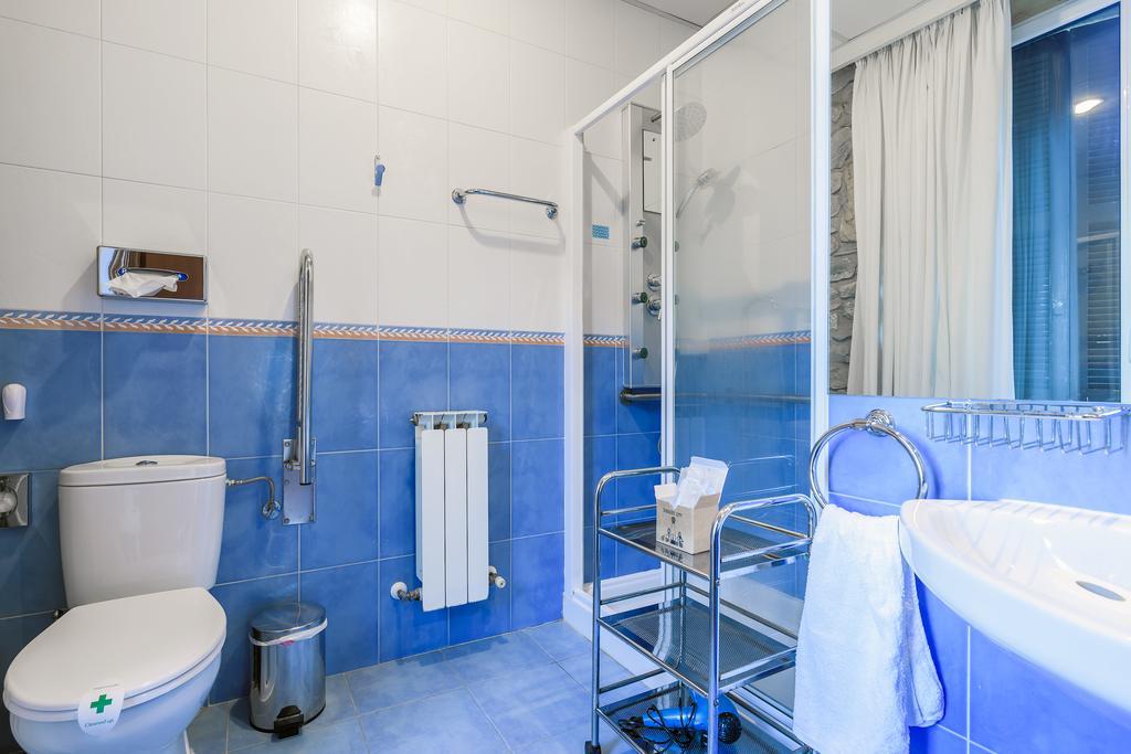 Double Room Balcony Private Bathroom