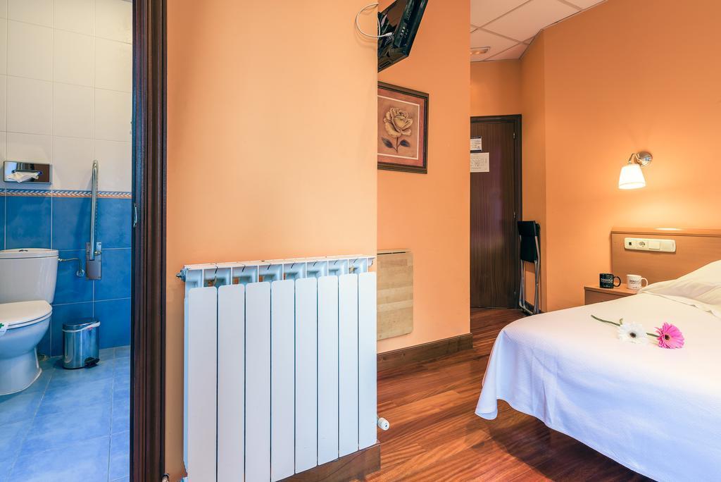 Double Room Balcony Private Bathroom