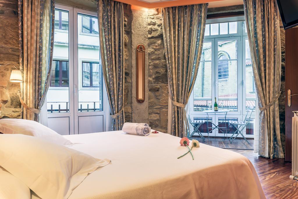 Double Room Balcony Private Bathroom
