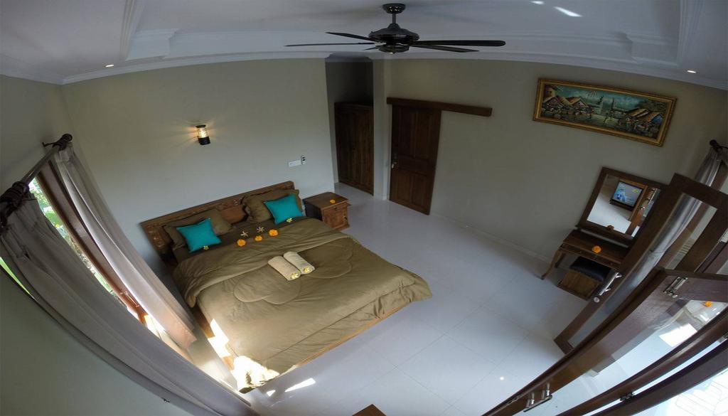 King Suite with Pool View