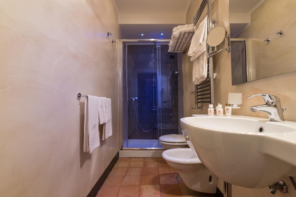Superior Triple Room with Sea View and Spa Bath