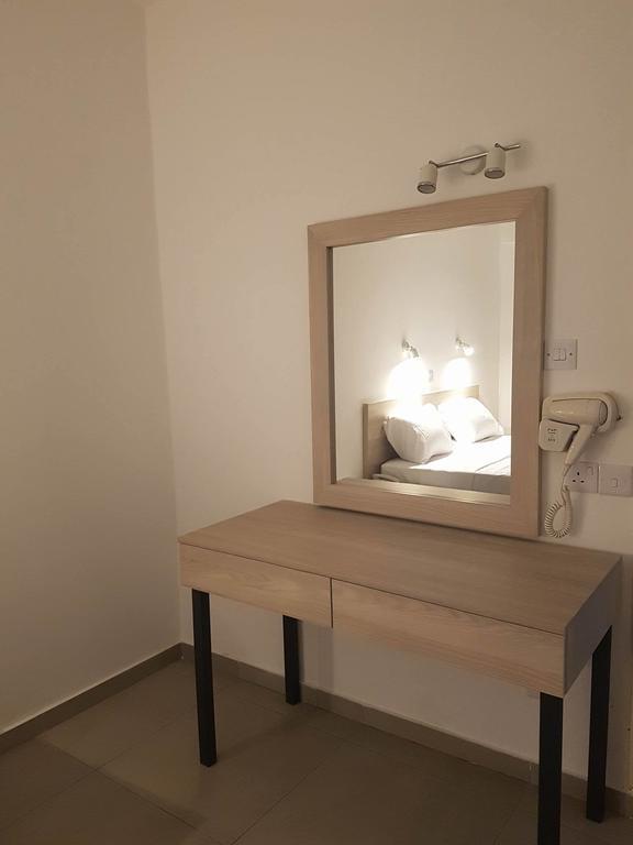 Deluxe One-Bedroom Apartment
